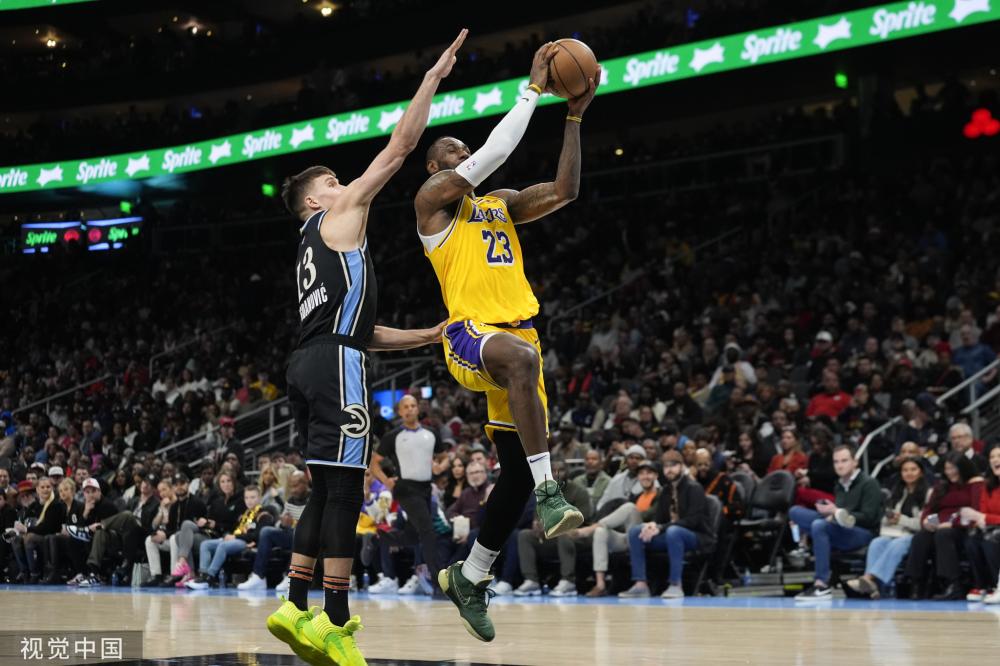 现代足球中 现代足球中